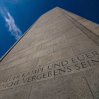 Säule auf dem Gelände der KZ-Gedenkstätte Neuengamme